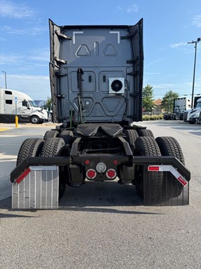 2022 Freightliner CASCADIA 126