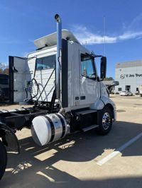 2025 Volvo VNL64T300