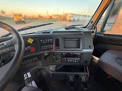 2022 Volvo VNR