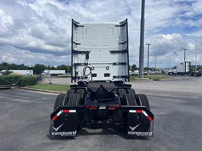 2027 Volvo VNL64T660
