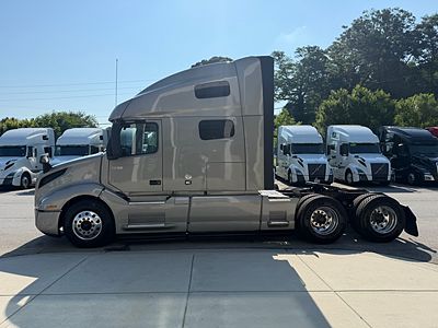 2023 Volvo VNL64T760