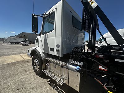2026 Volvo VHD64B300