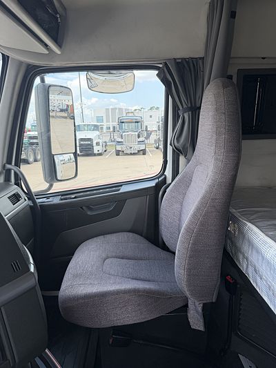 2019 Volvo VNR64T400