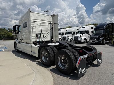 2022 Volvo VNL64T740