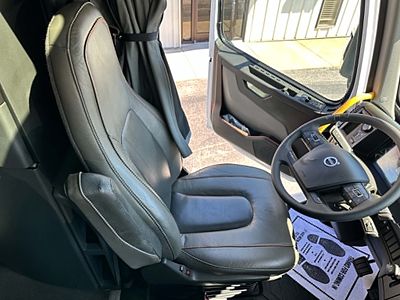 2024 Volvo VNL64T860