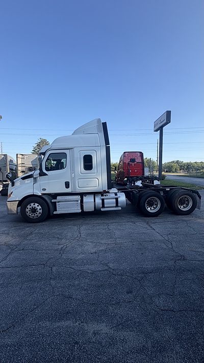 2020 Freightliner CASCADIA 126