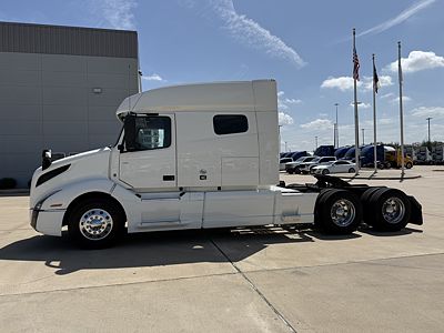 2022 Volvo VNL64T740
