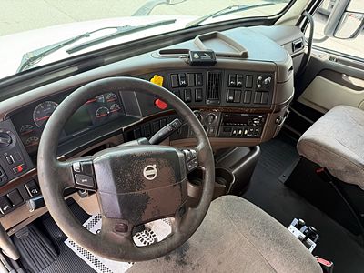 2017 Volvo VNM64T200