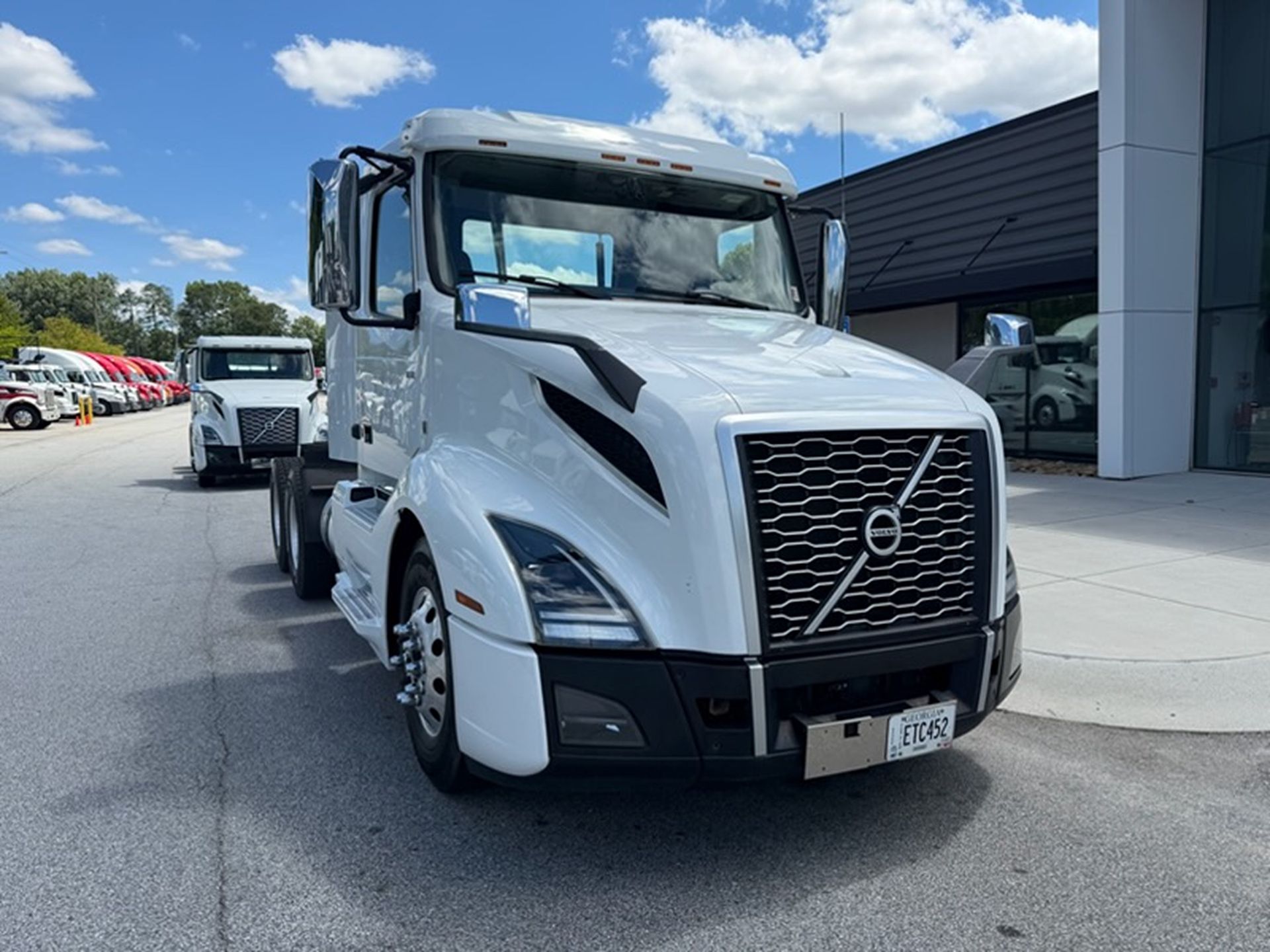 2022 Volvo VNL64T300