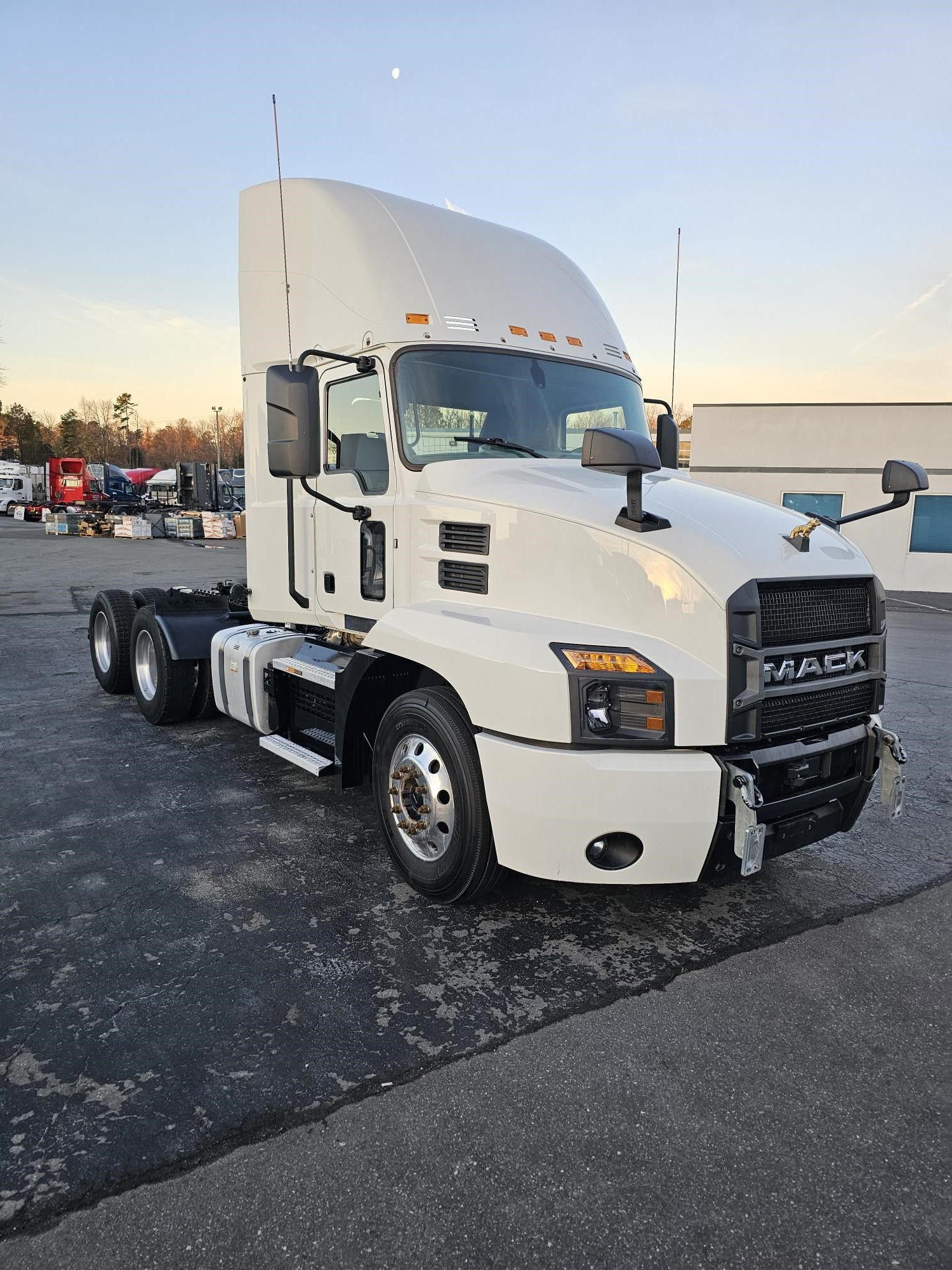 2020 Mack ANTHEM 64T