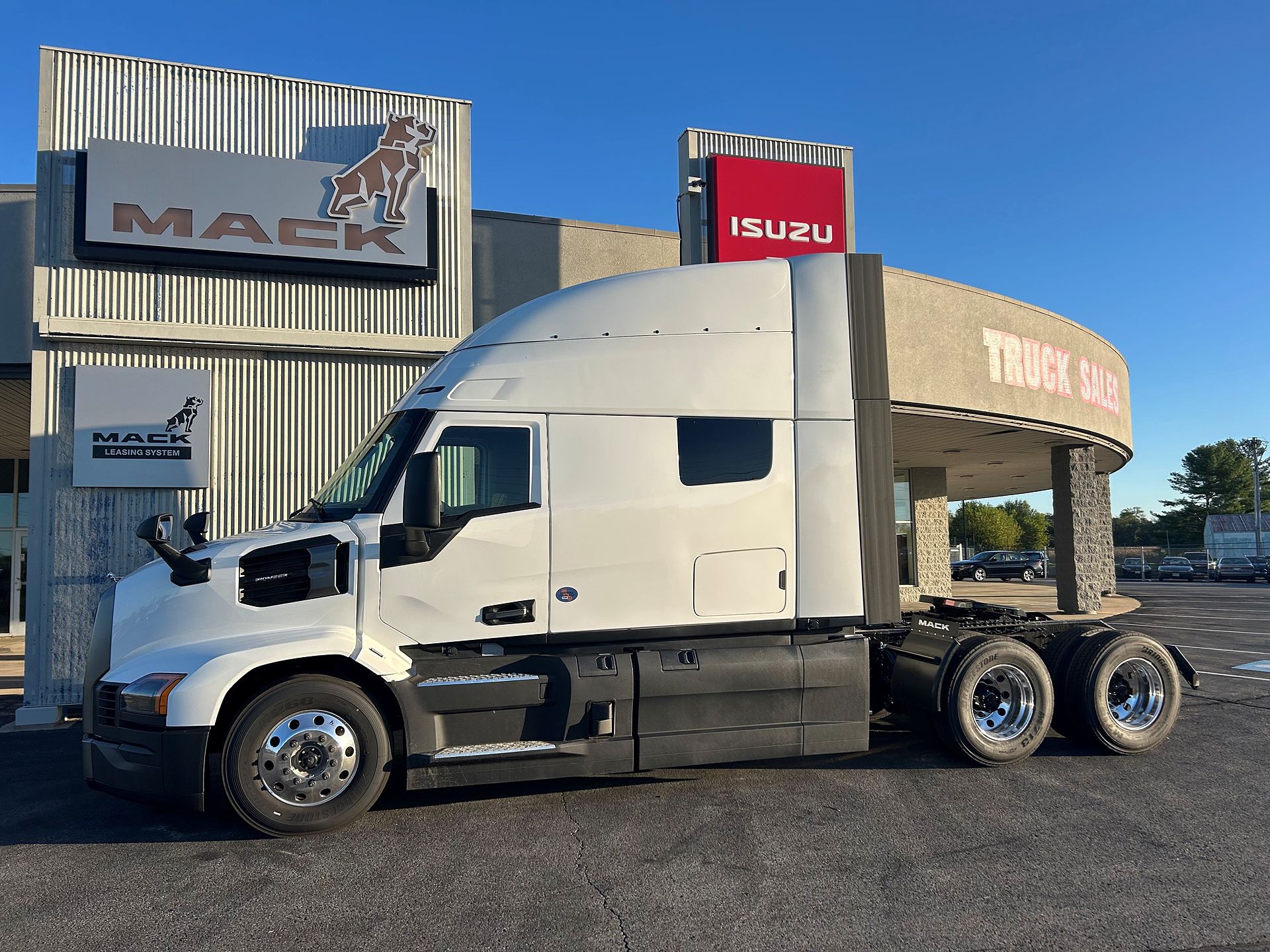 2026 Mack PIONEER 64T