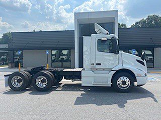 2026 Volvo VNR64T300