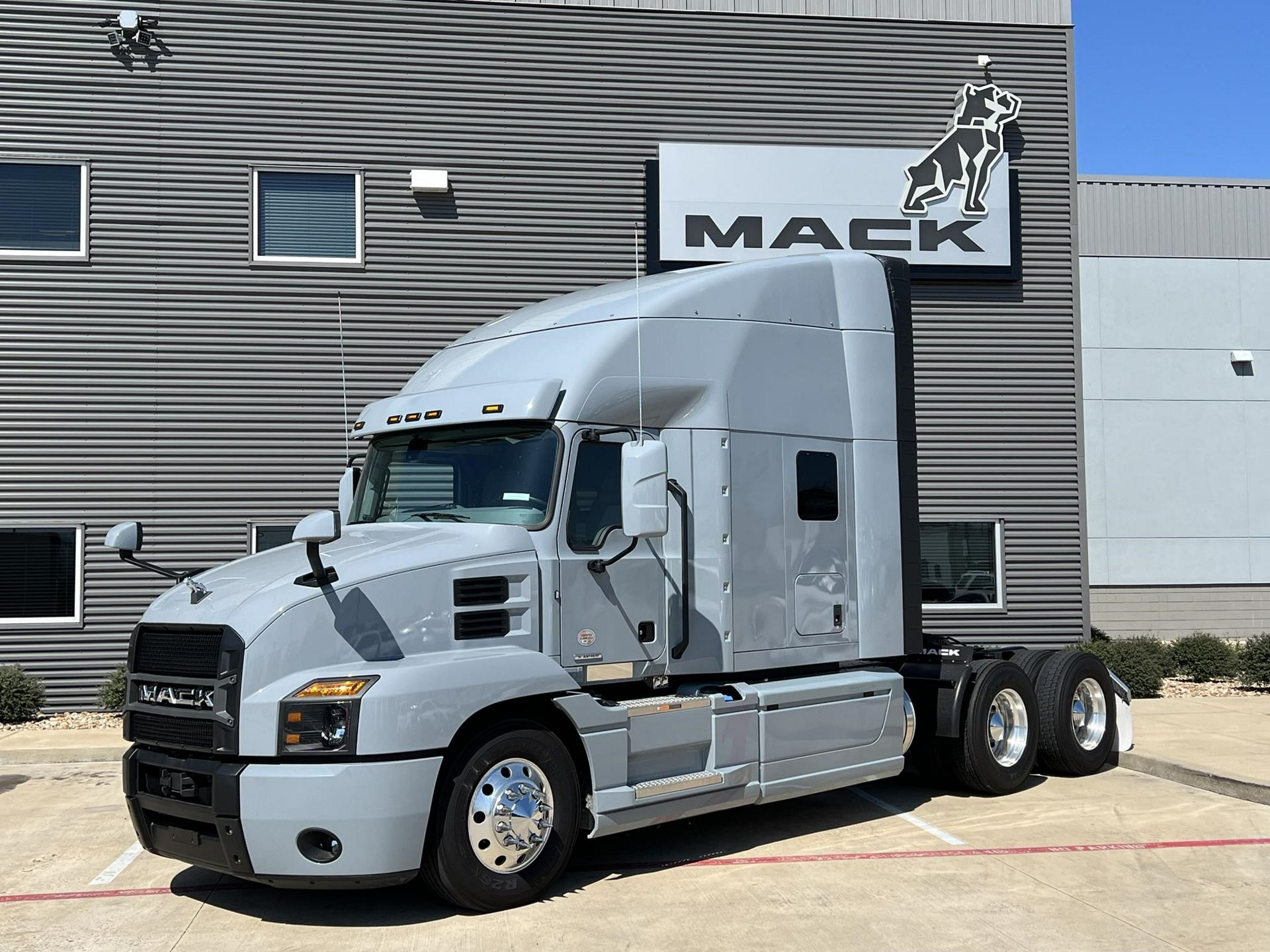2024 Mack ANTHEM 64T