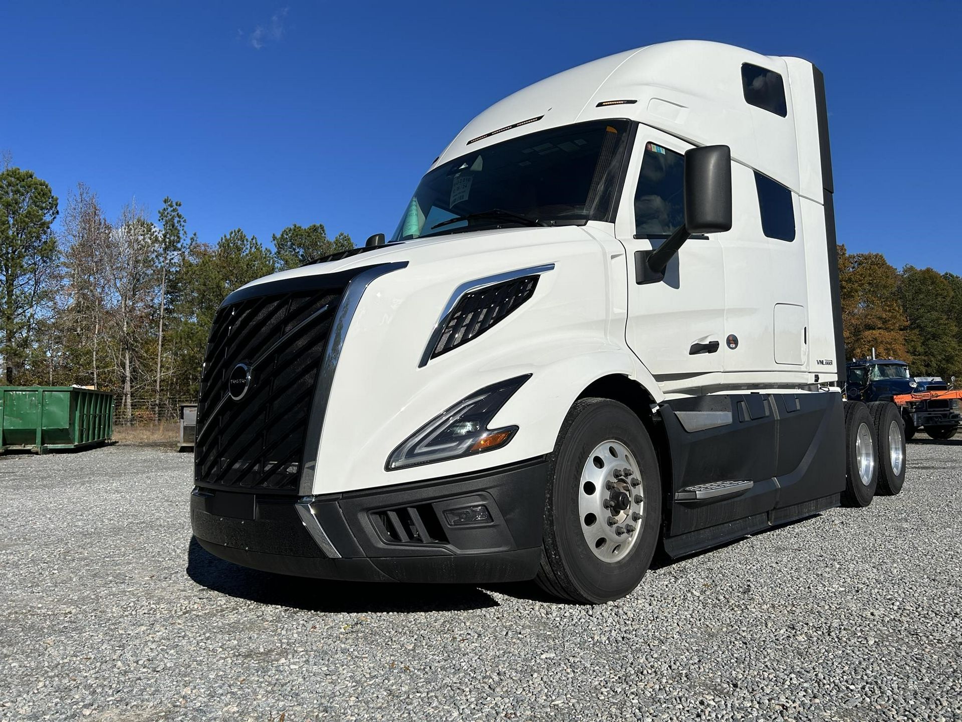 2025 Volvo VNL64T660