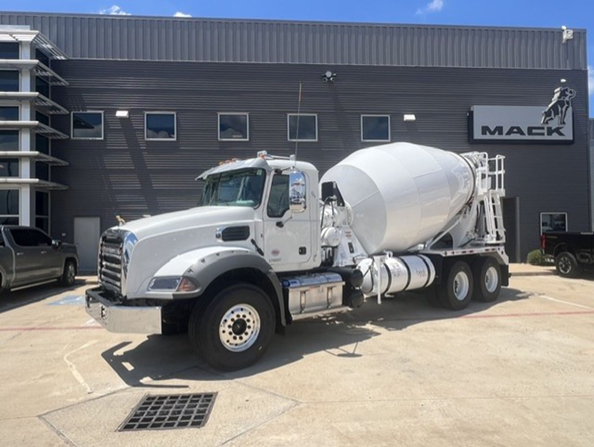 2027 Mack GRANITE 64B