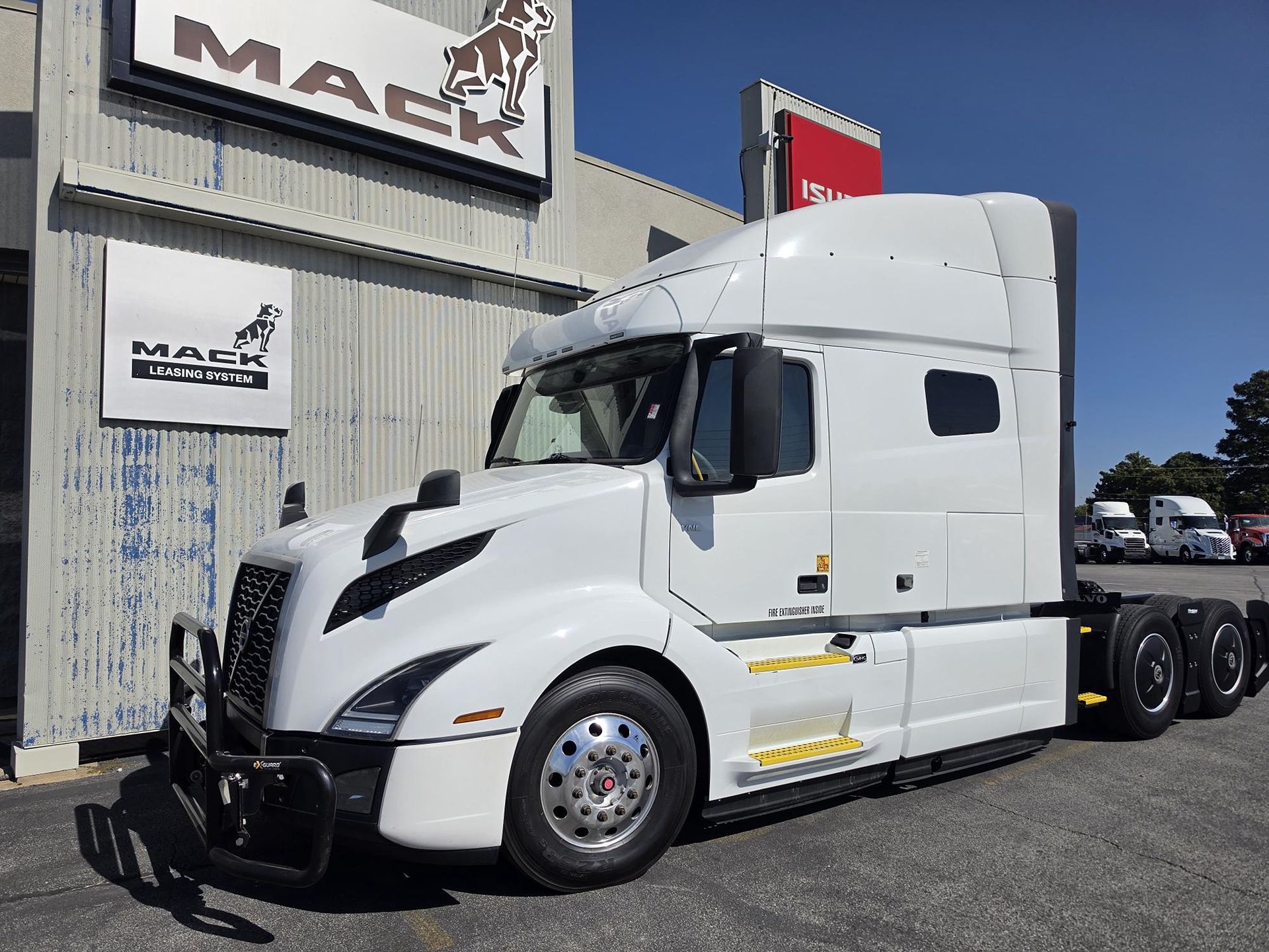 2023 Volvo VNL64T740