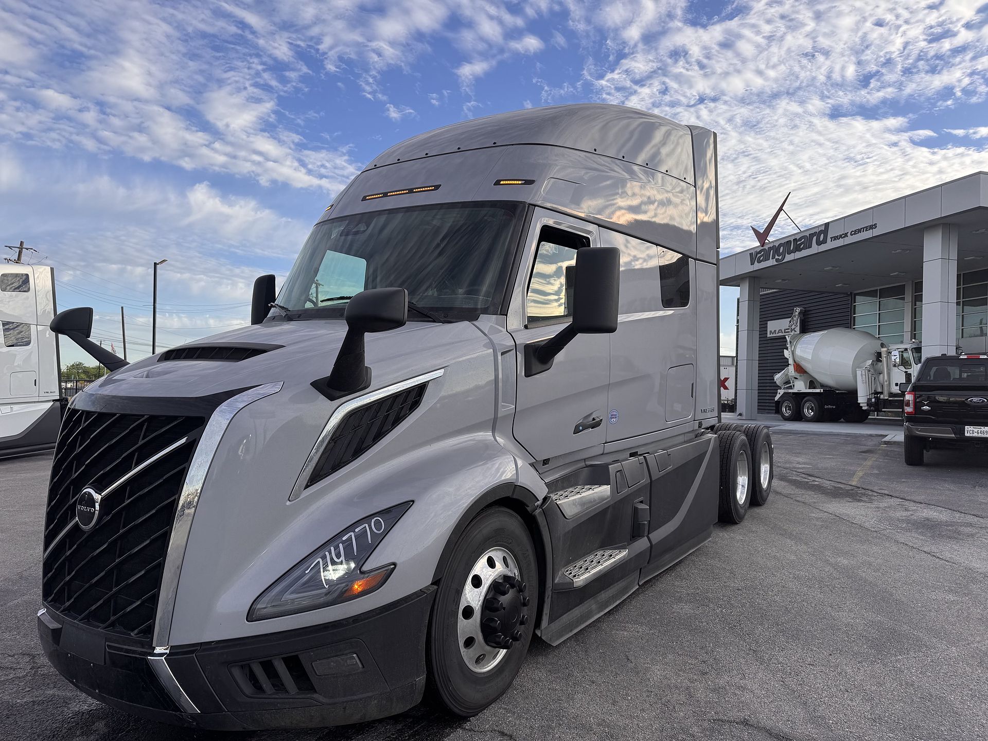 2026 Volvo VNL64T840