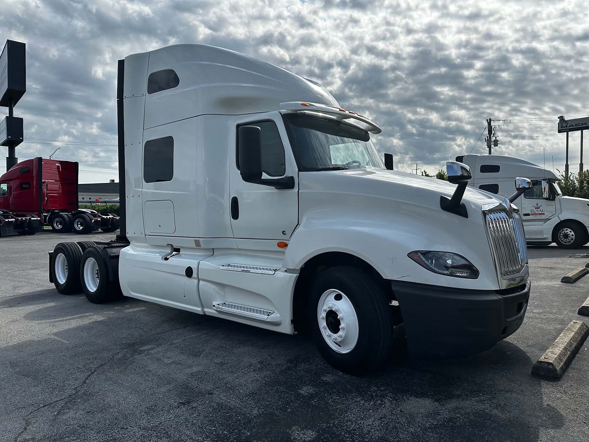 2020 International LT625
