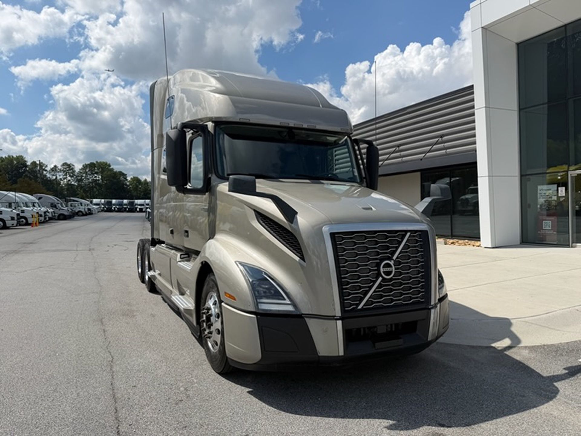 2023 Volvo VNL64T760