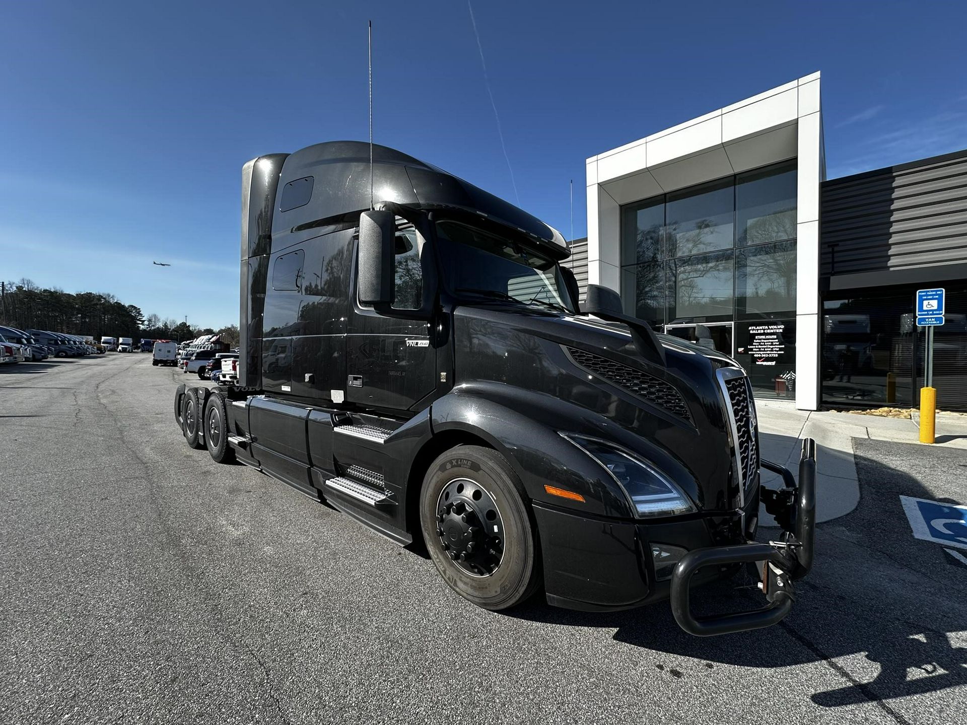 2022 Volvo VNL64T760