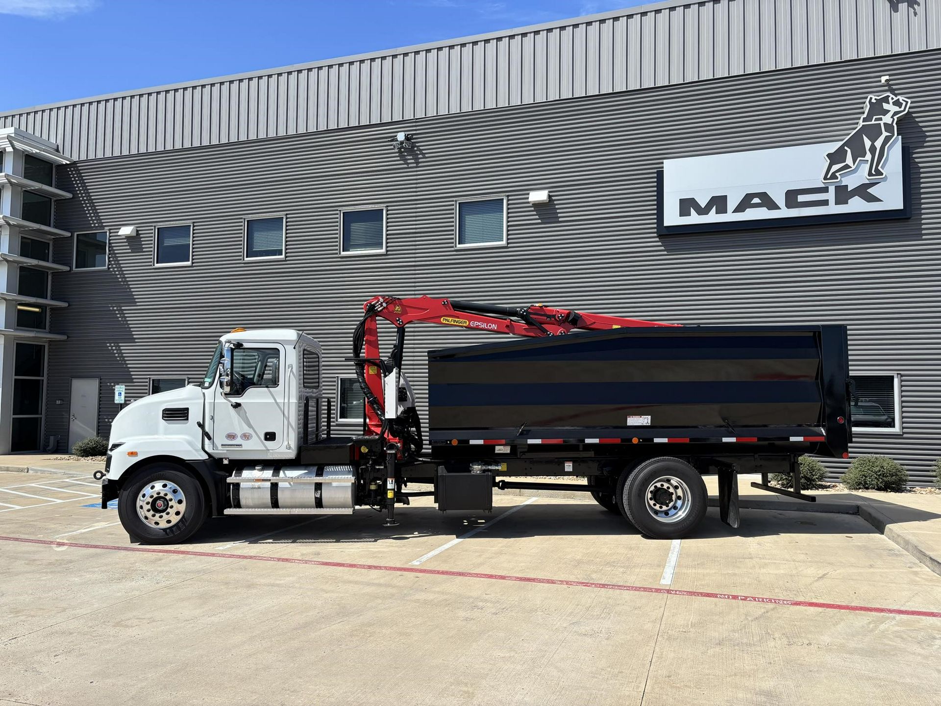 2025 Mack MD7