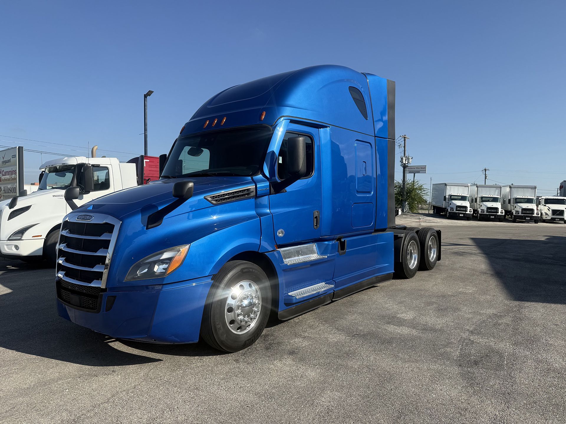 2021 Freightliner CASCADIA 126