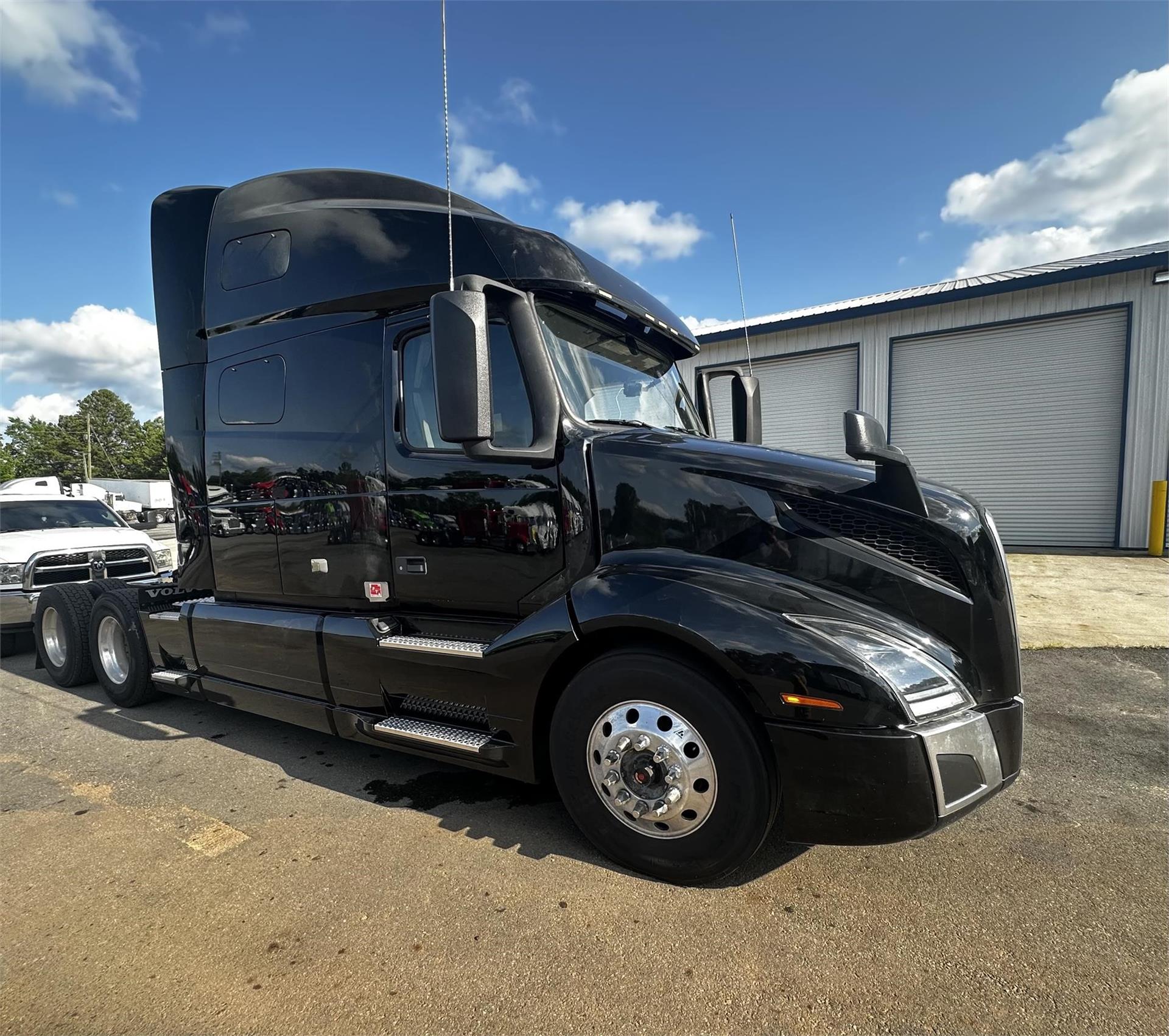 2021 Volvo VNL64T760