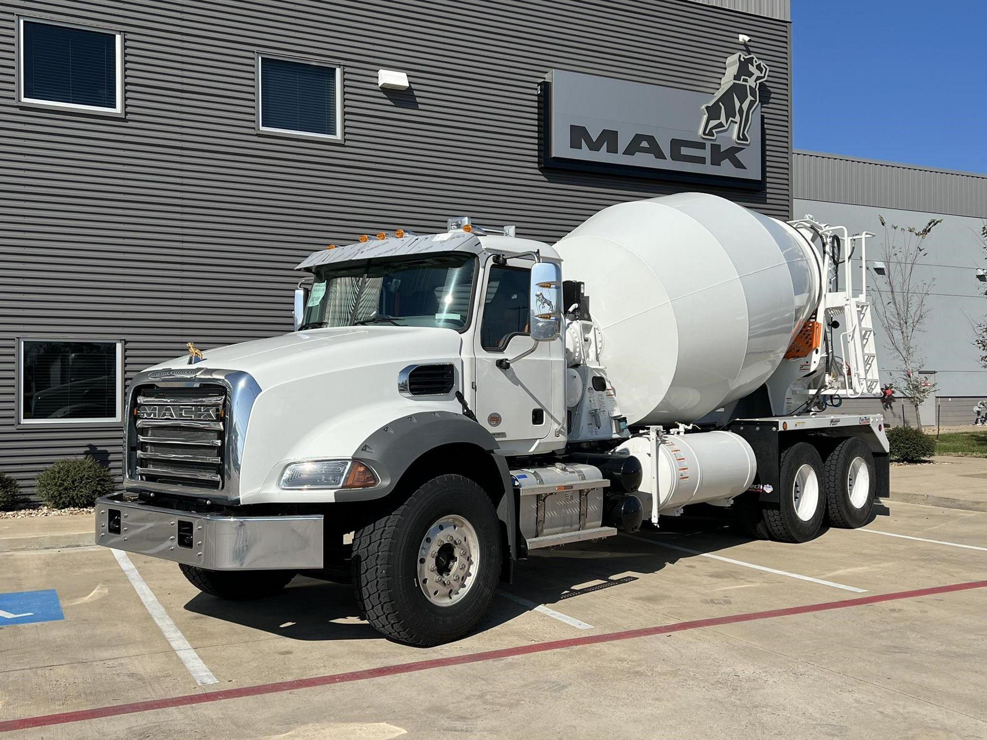2025 Mack GRANITE 64BR