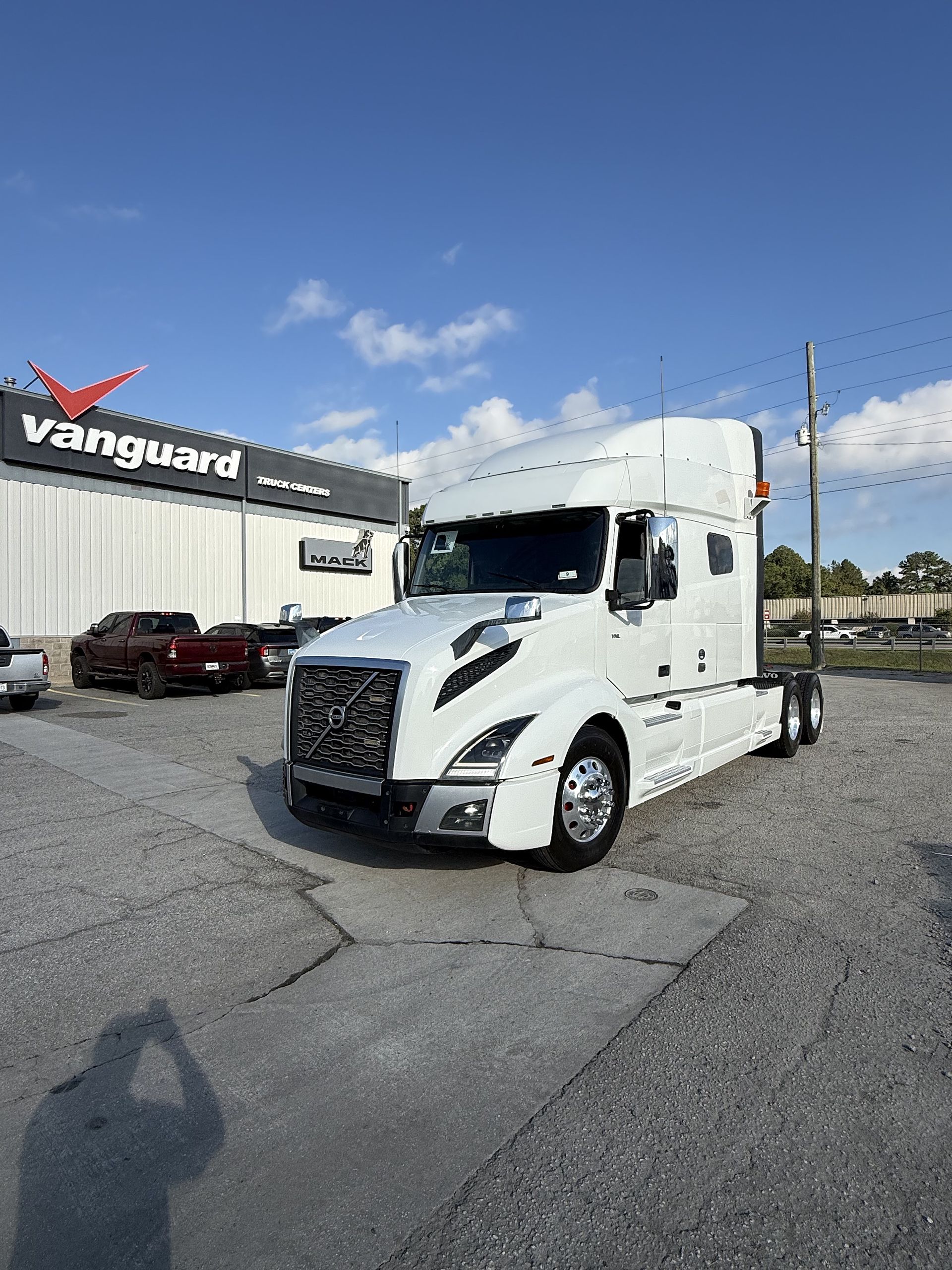 2020 Volvo VNL64T740