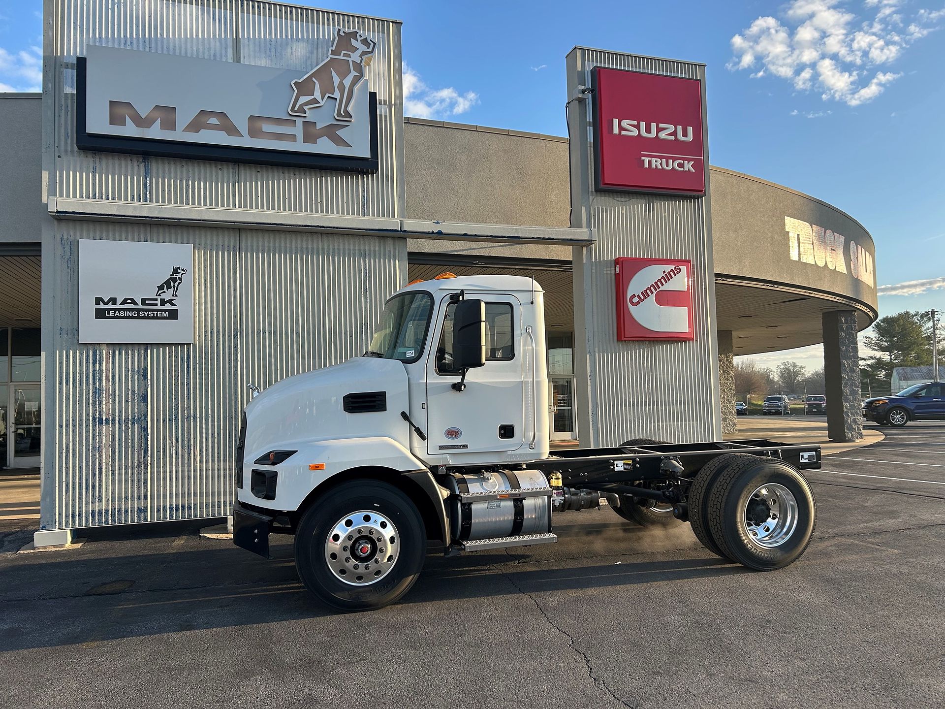 2026 Mack MD742