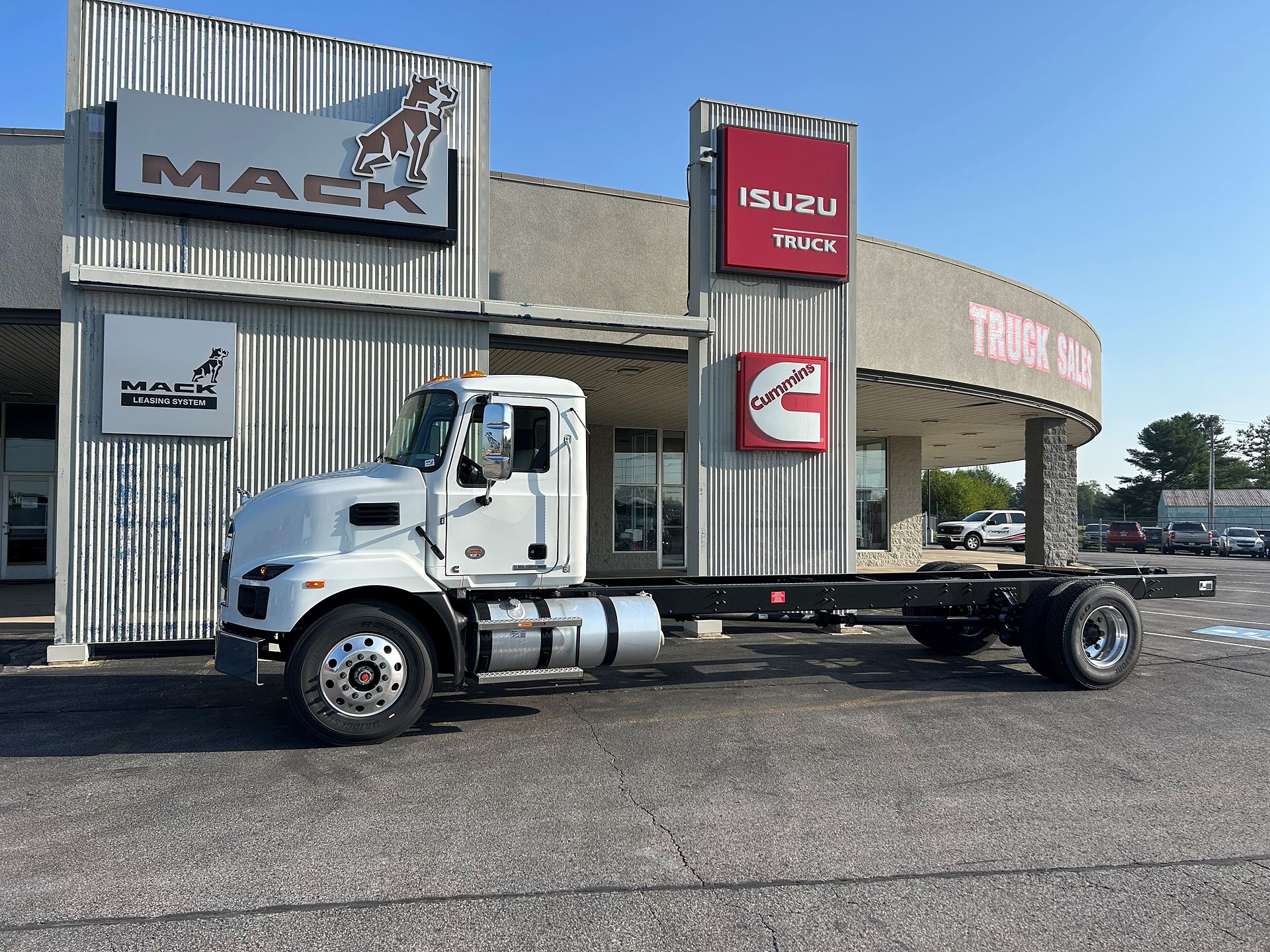 2027 Mack MD642