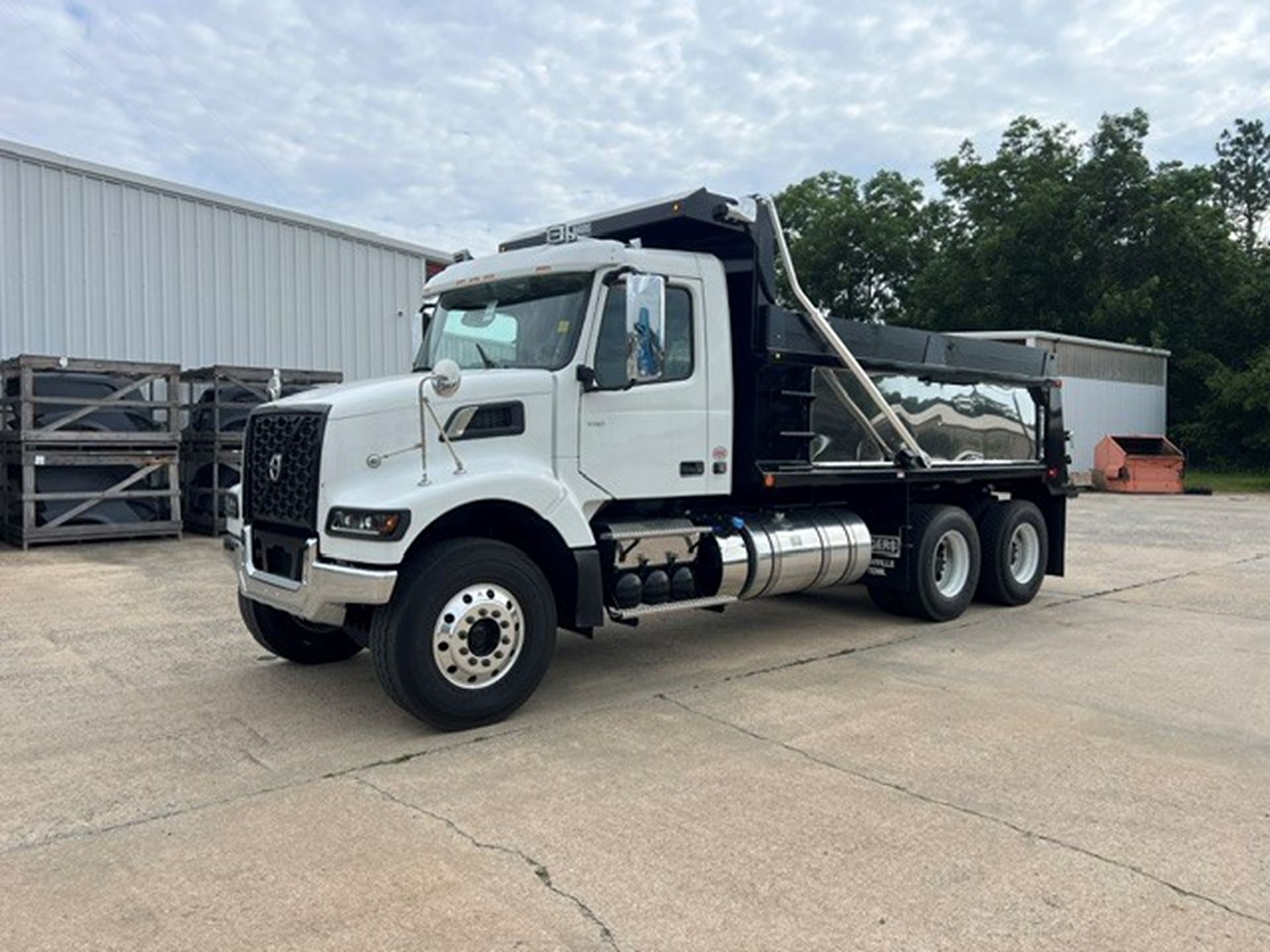 2026 Volvo VHD64F300