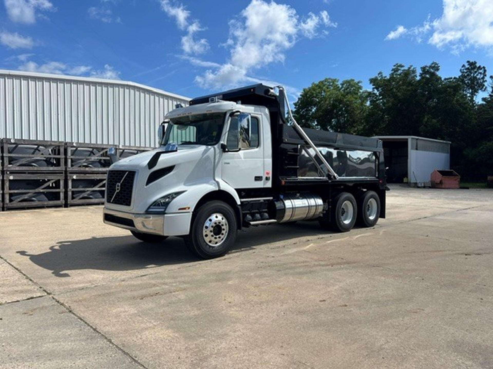 2026 Volvo VNR64300