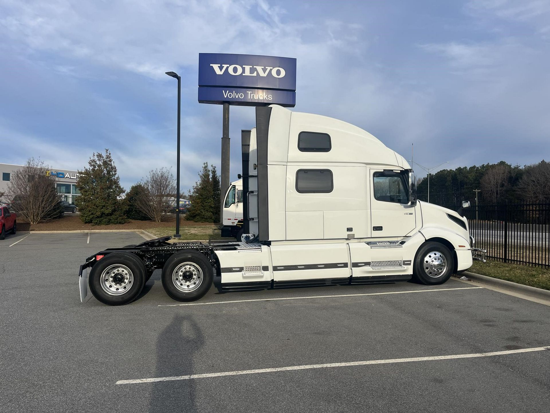 2023 Volvo VNL64T860