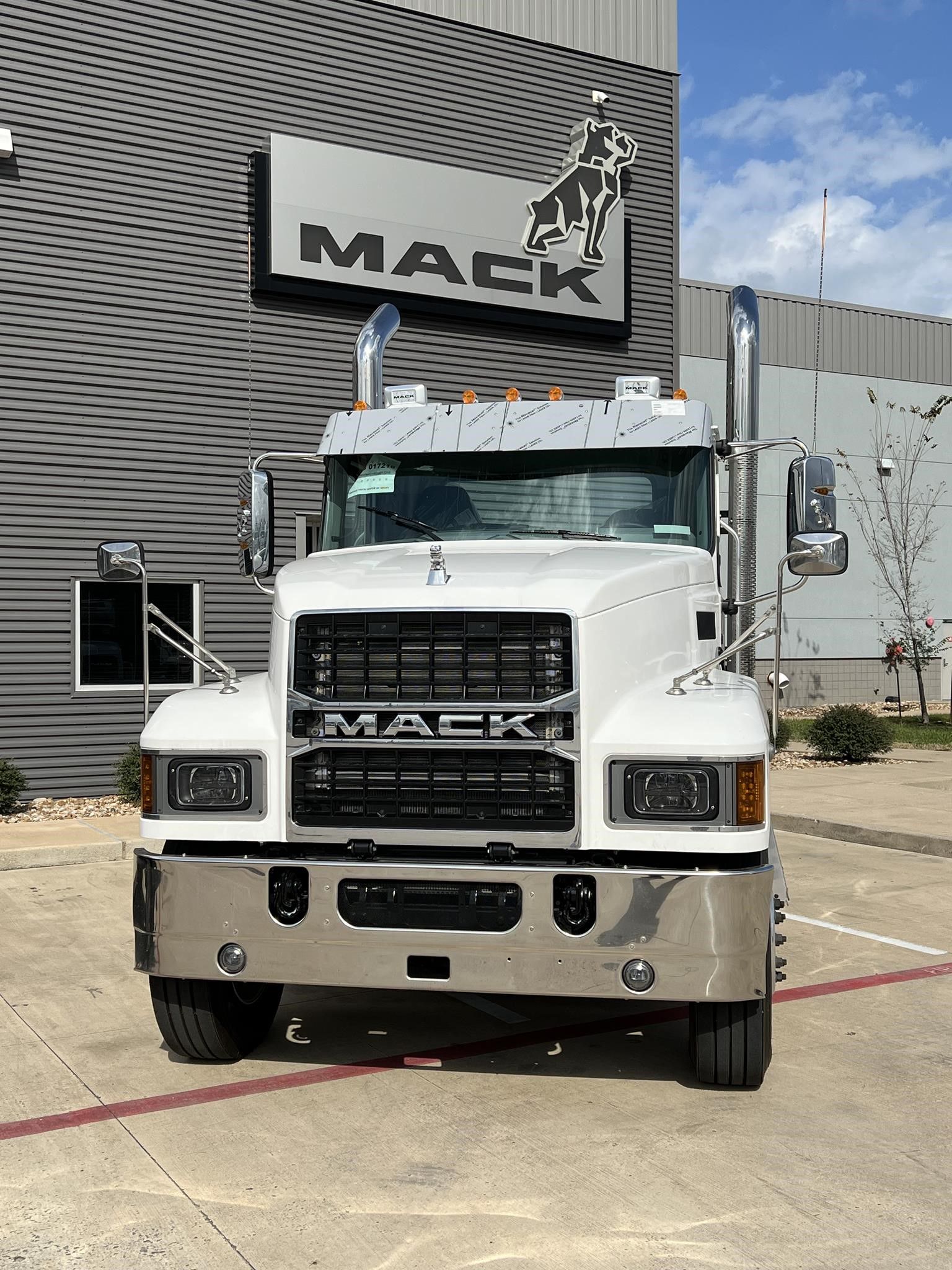 2025 Mack PINNACLE 64T