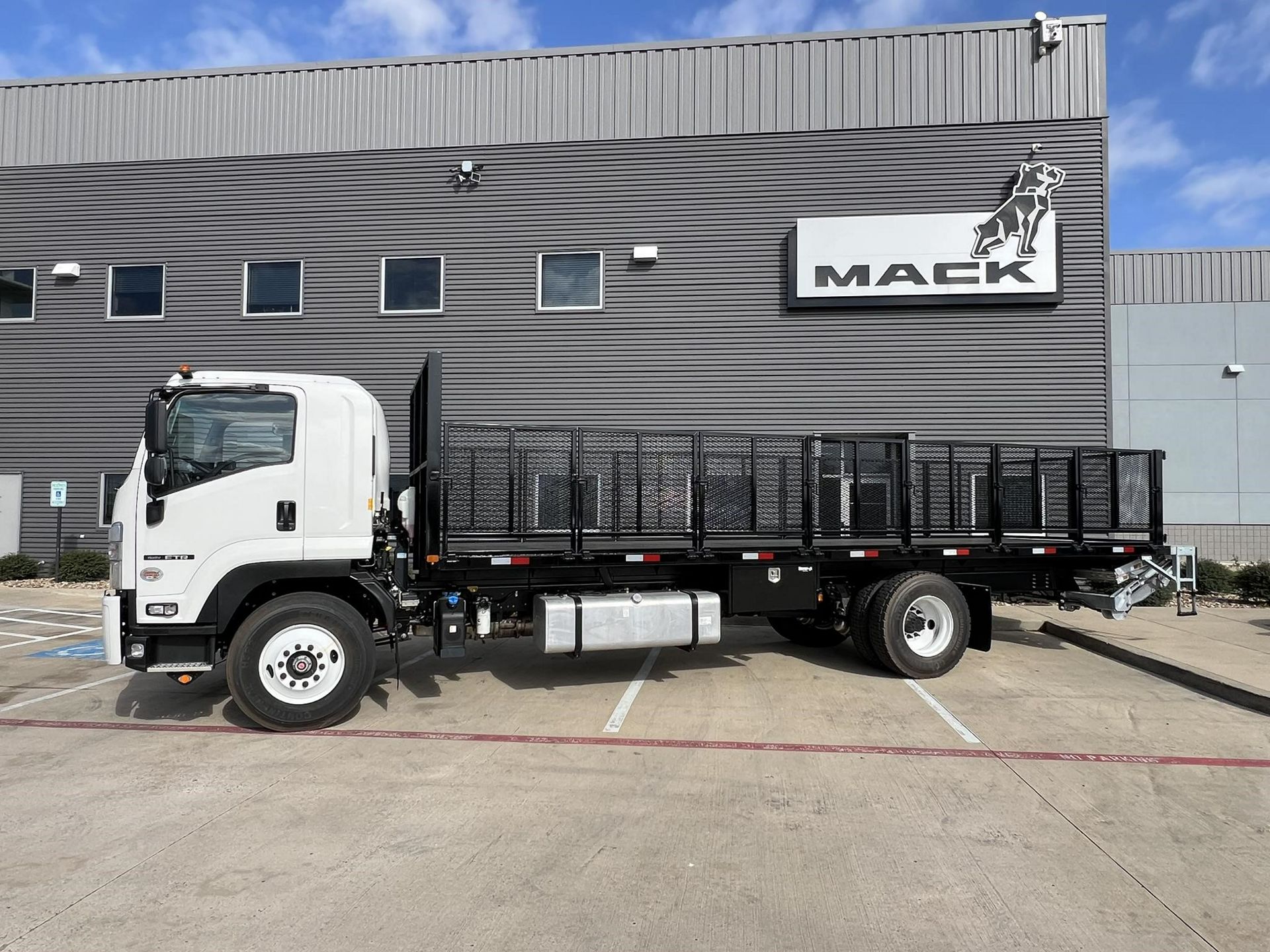 2025 Isuzu FTR