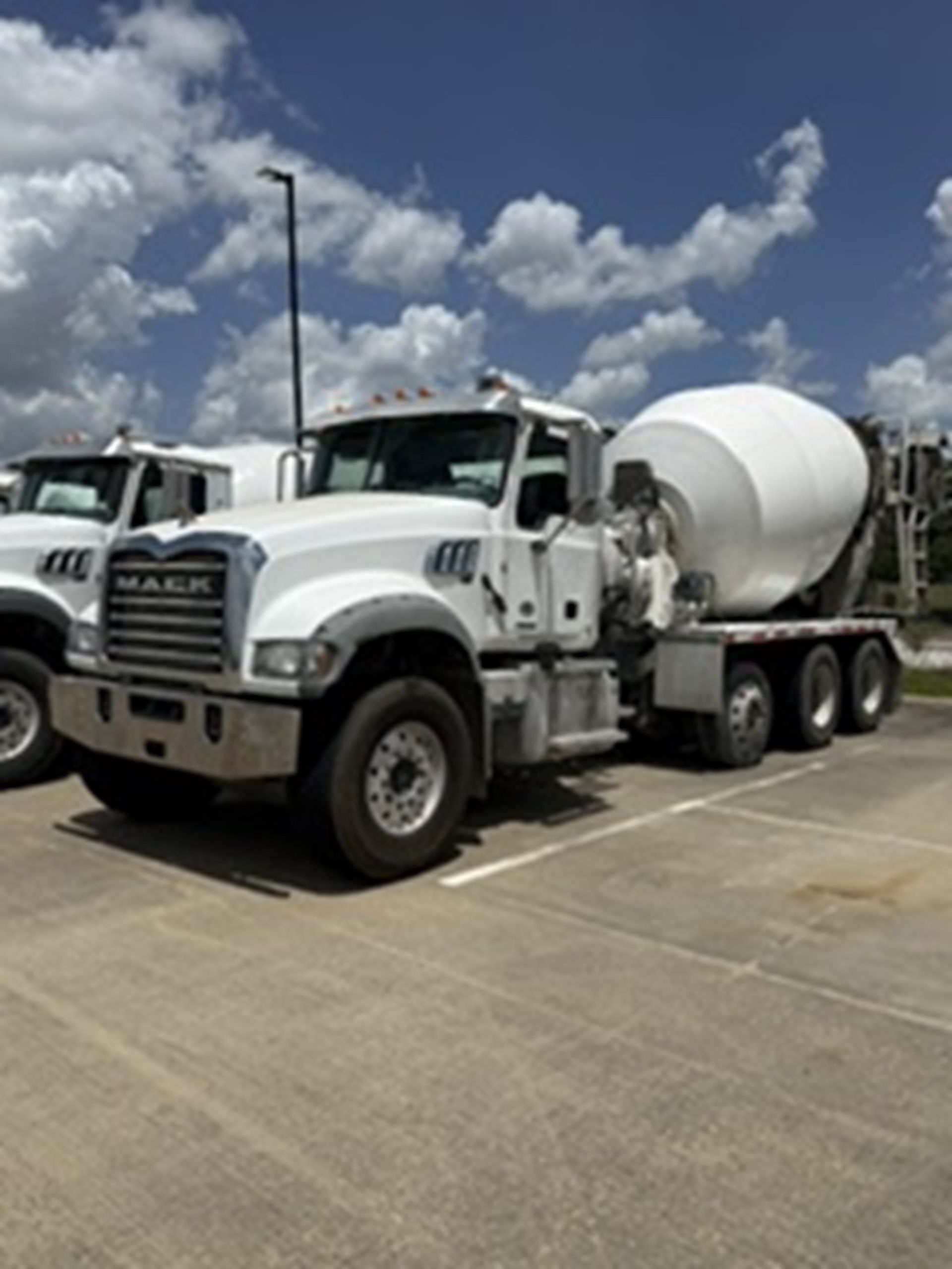 2019 Mack GR64F