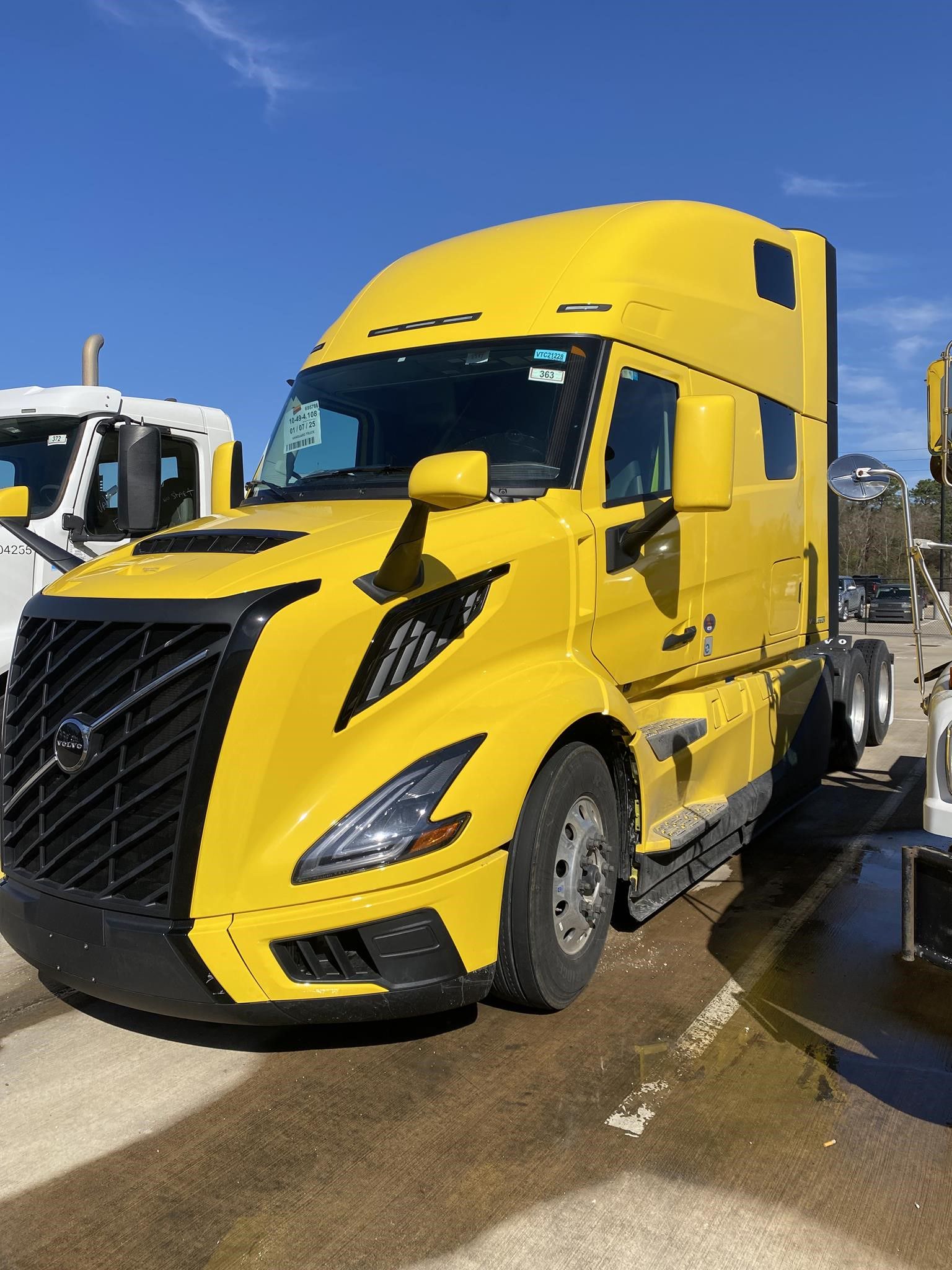 2025 Volvo VNL64T860