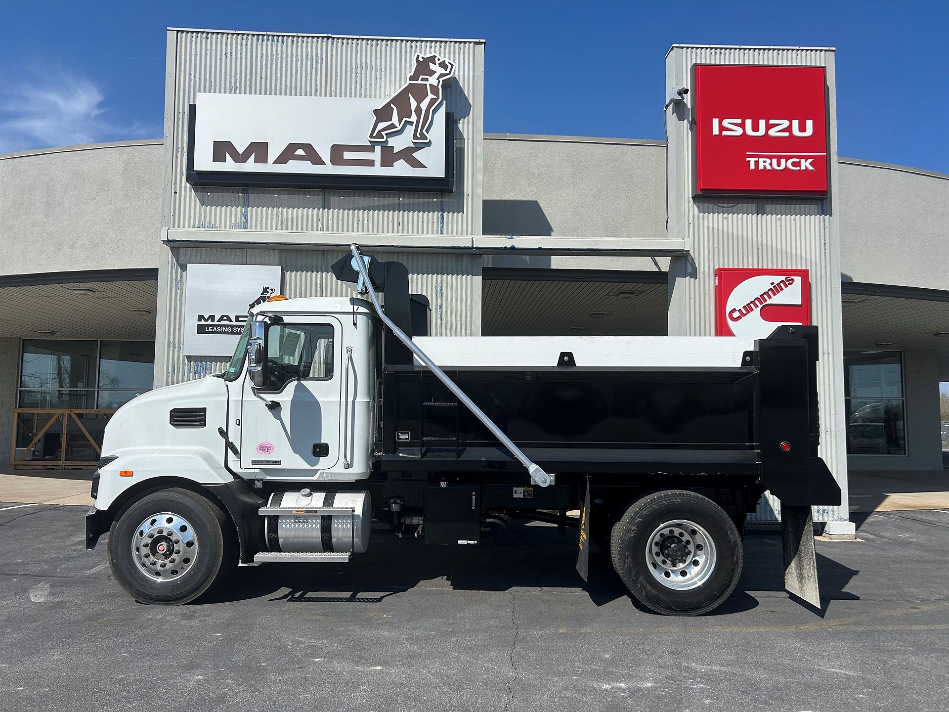 2026 Mack MD742