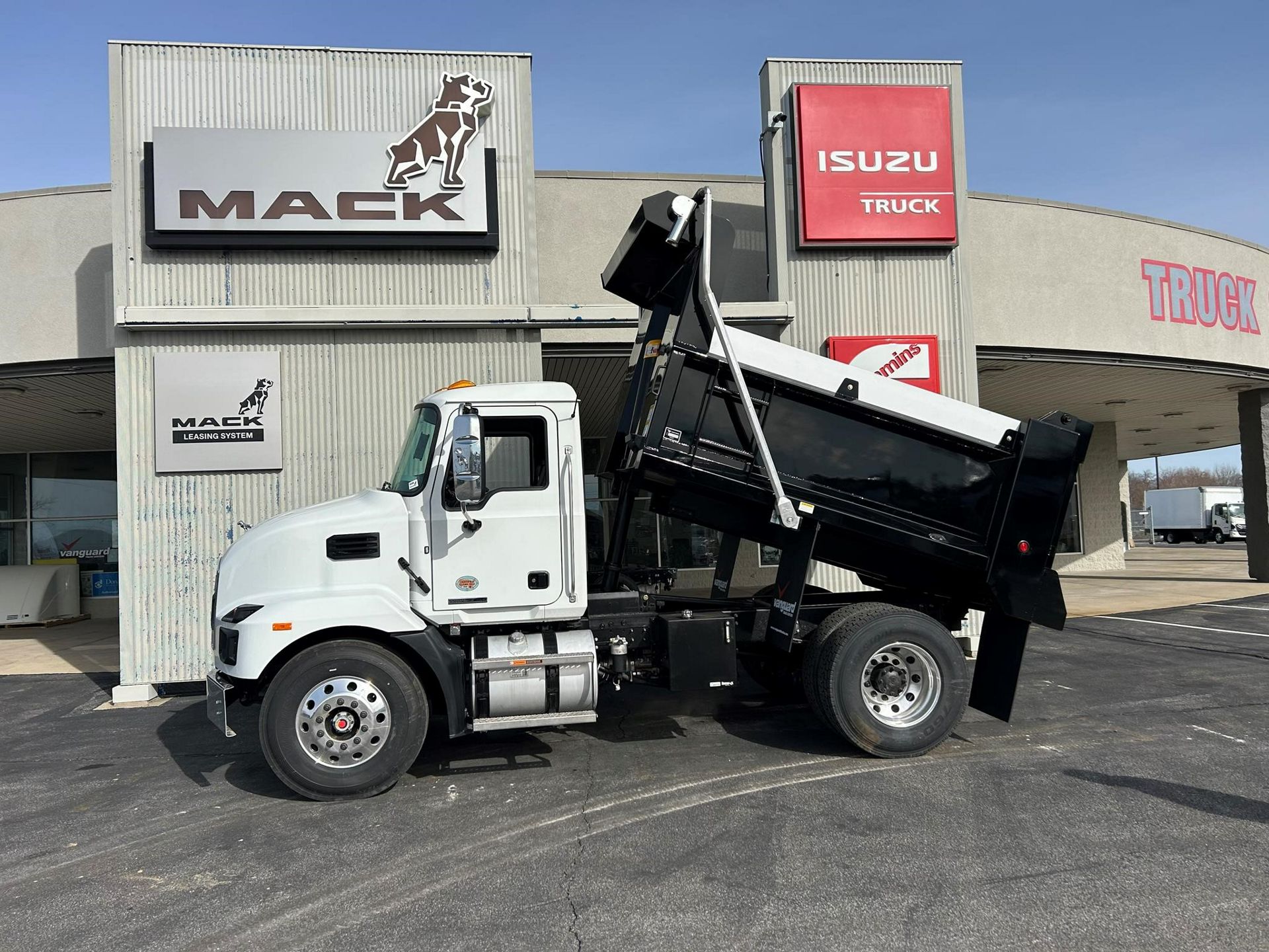 2025 Mack MD6