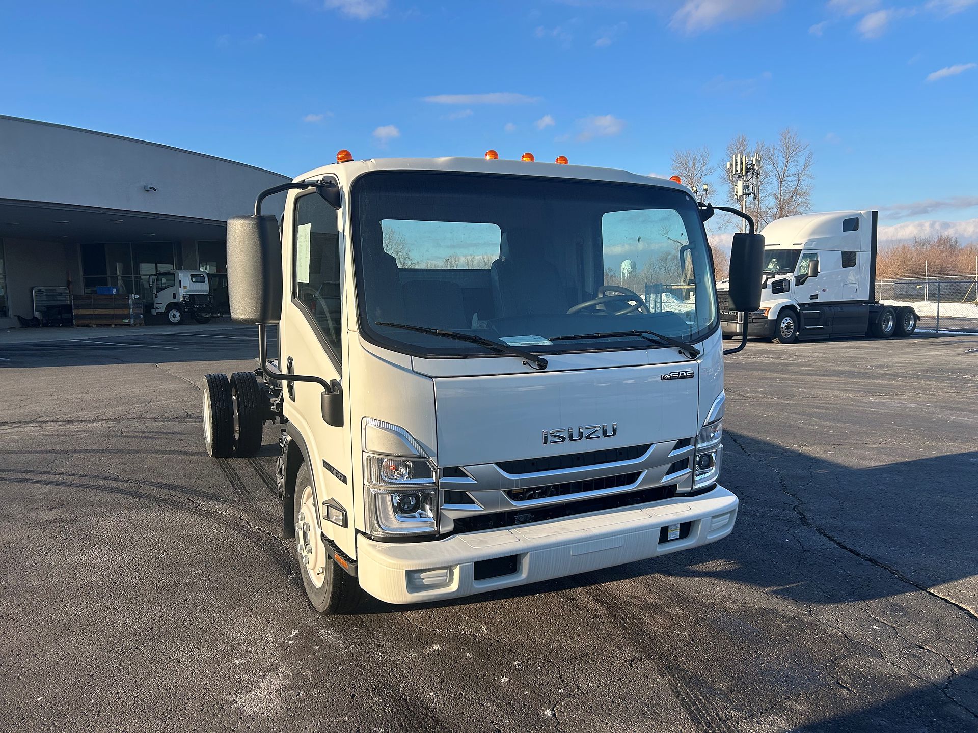 2025 Isuzu NRR