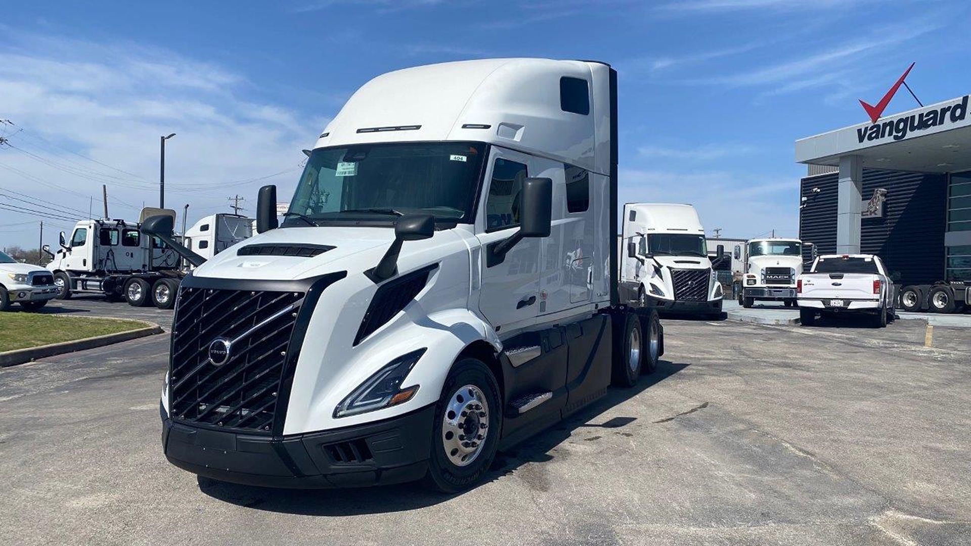 2025 Volvo VNL64T660