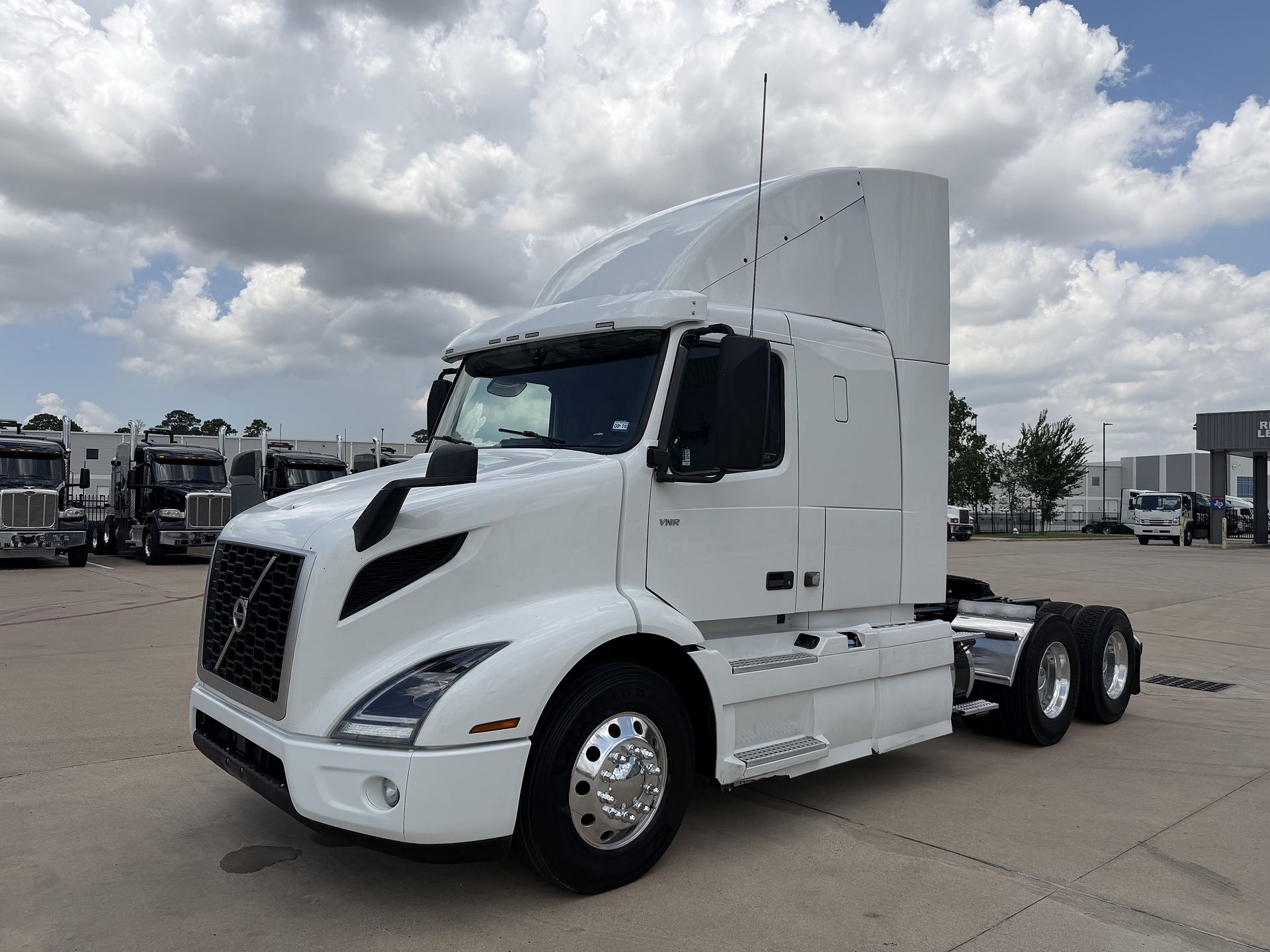 2019 Volvo VNR64T400