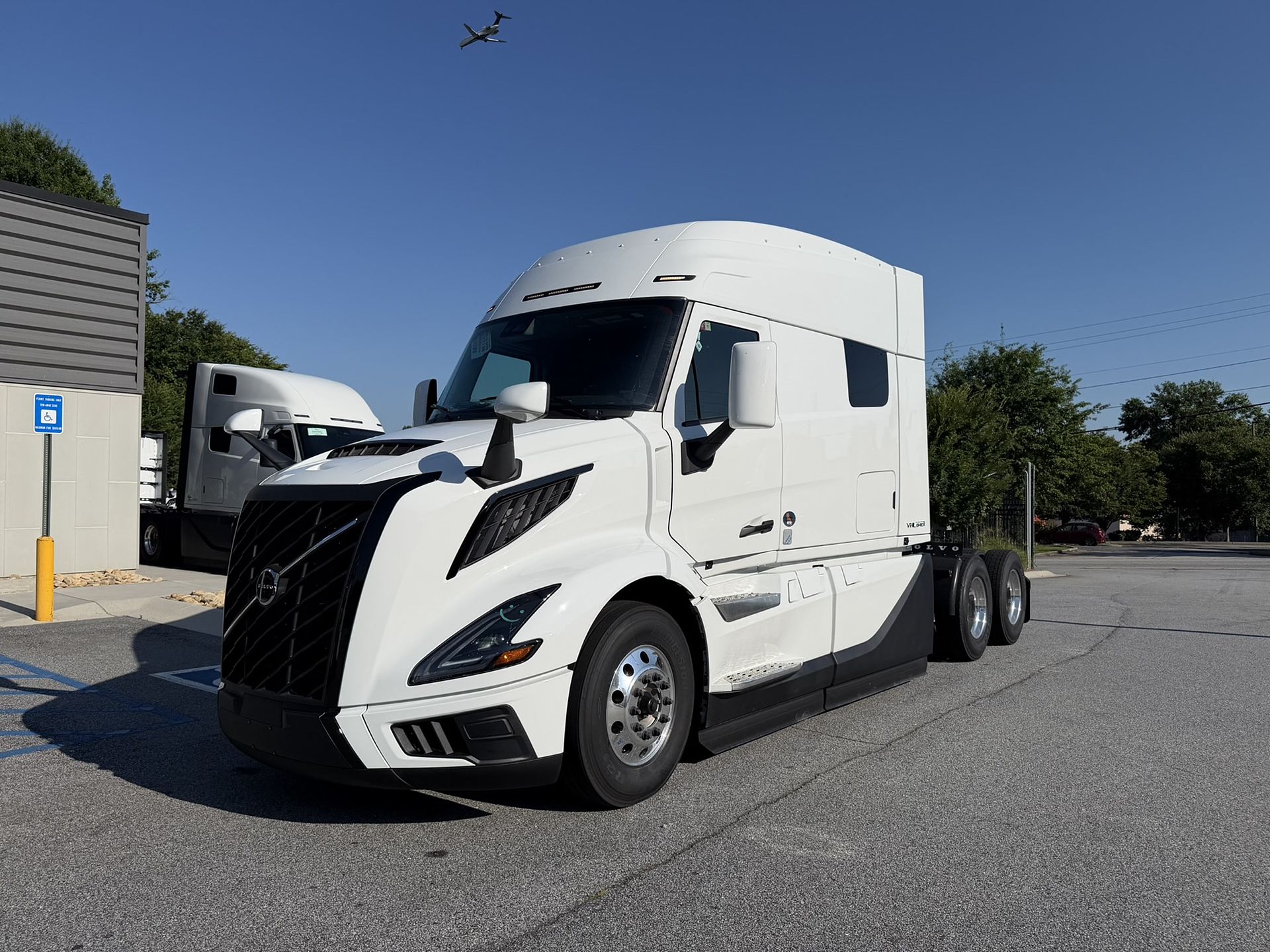 2027 Volvo VNL64T840