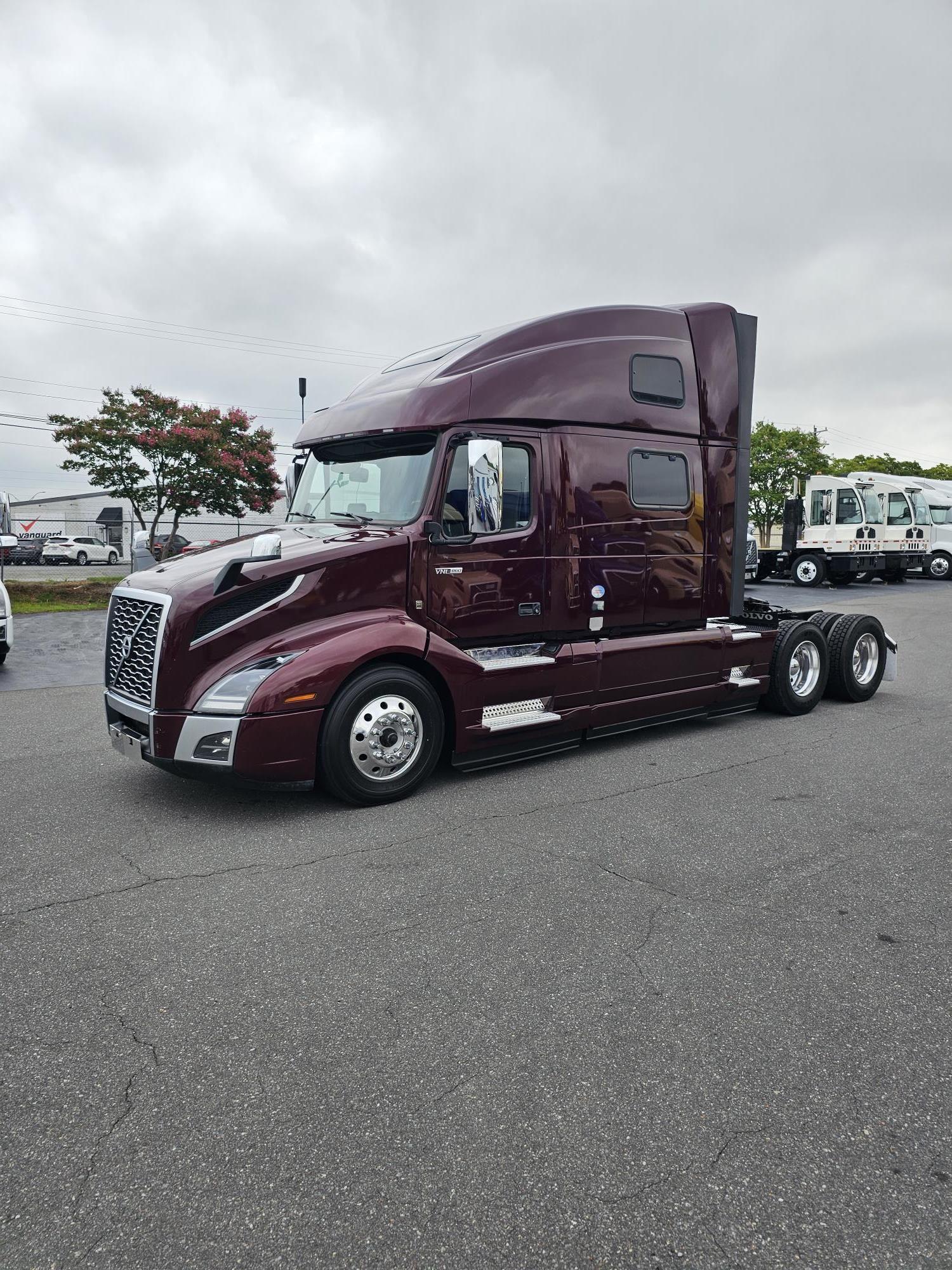 2022 Volvo VNL64T860