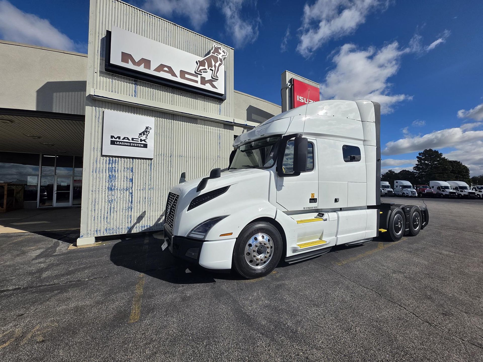 2023 Volvo VNL64T740