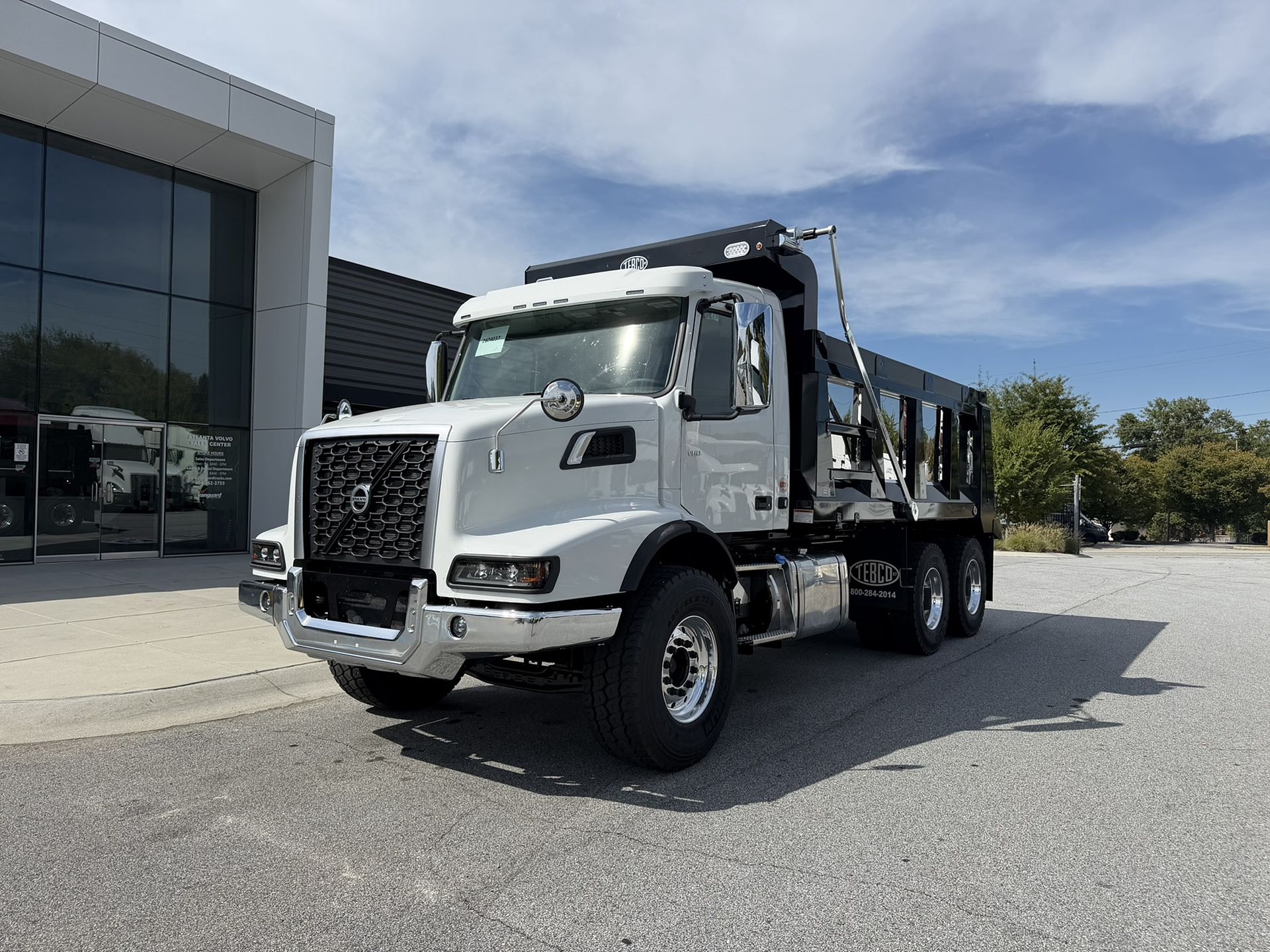 2027 Volvo VHD64B300