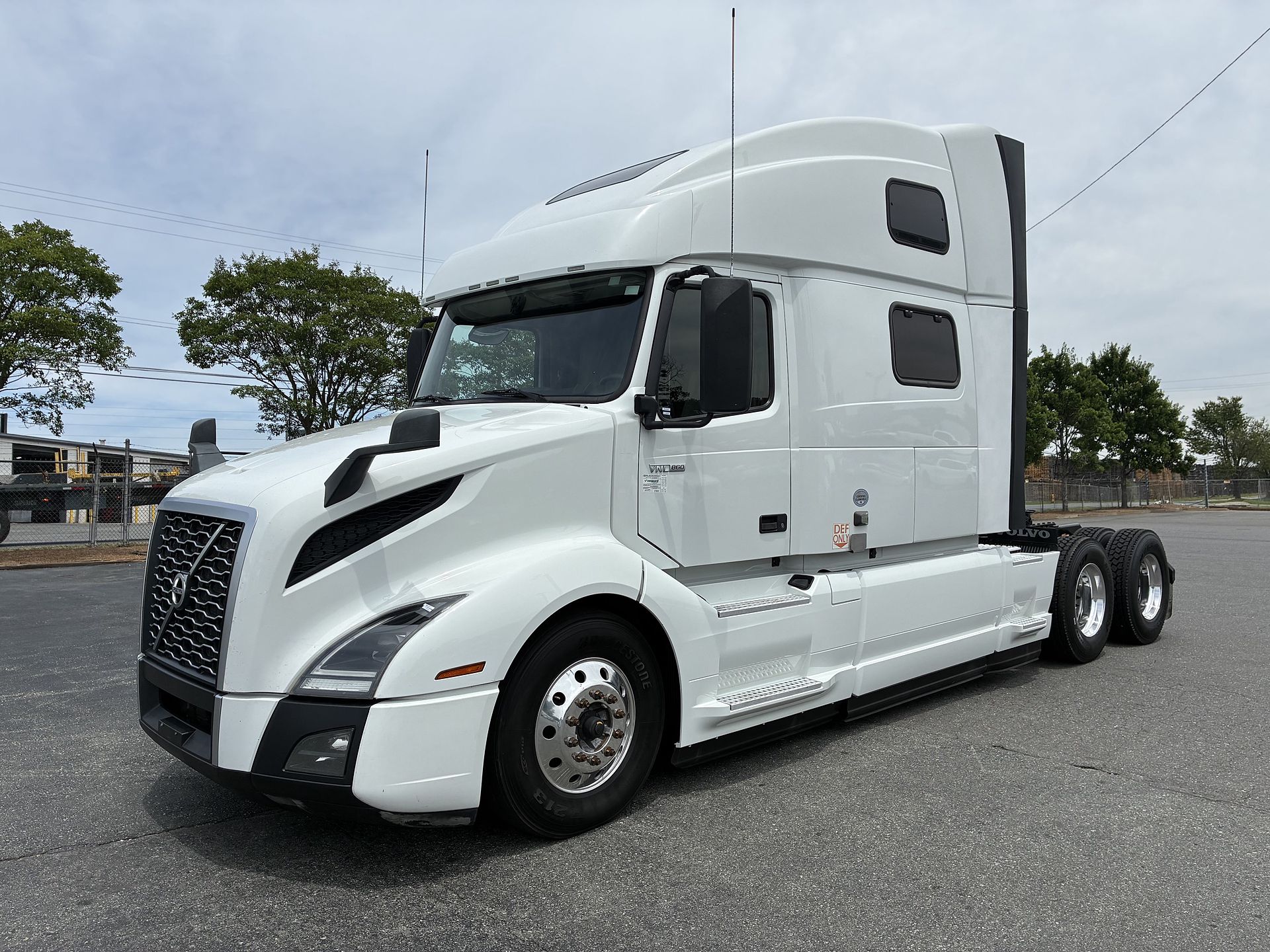 2021 Volvo VNL64T860
