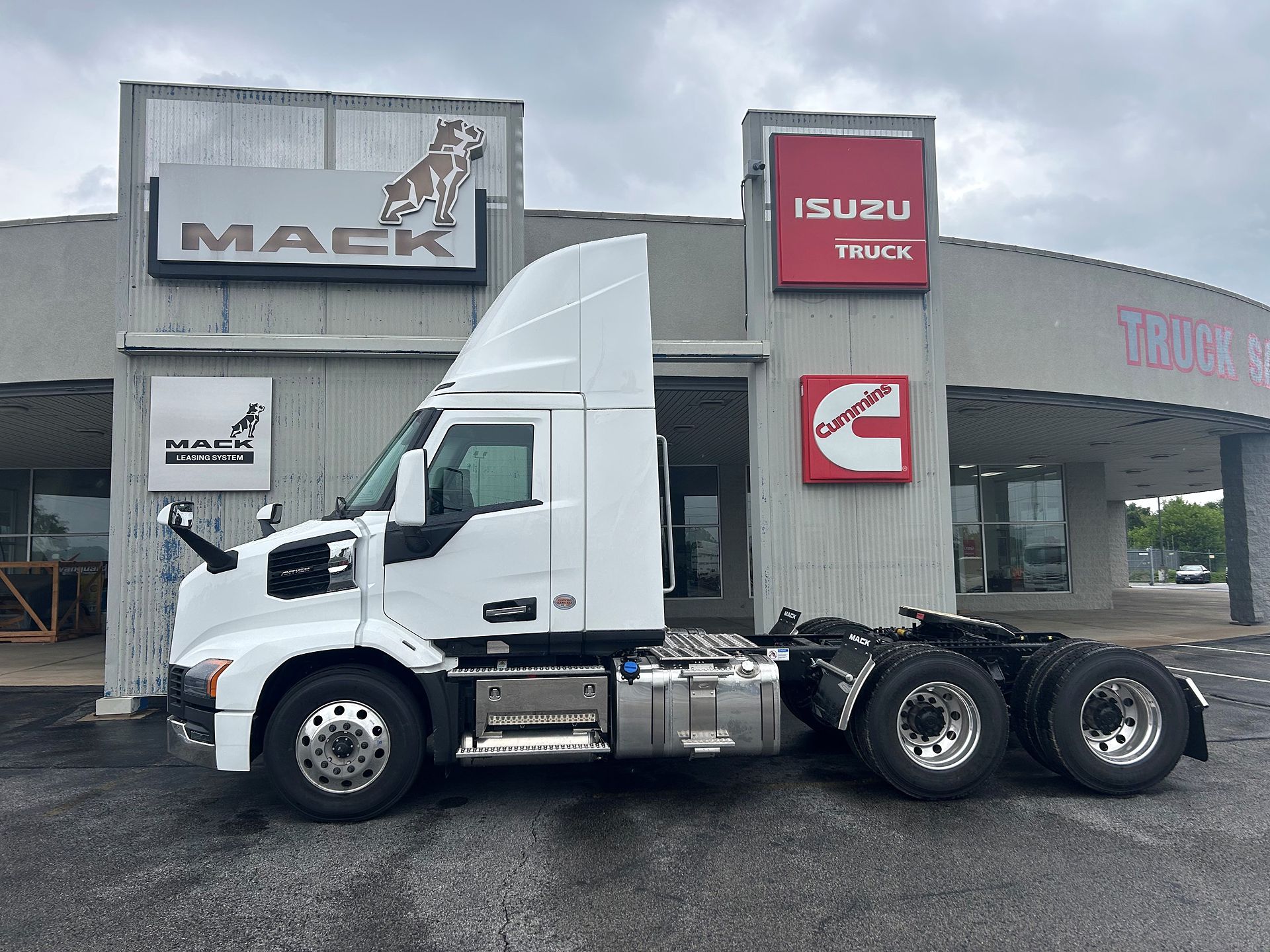 2027 Mack AN64TV04