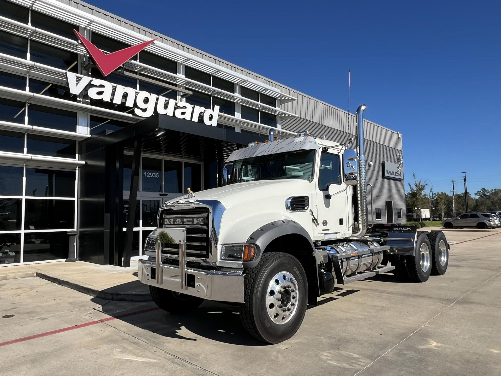 2025 Mack GRANITE 64FT